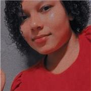 Estudiante que brinda clases de español y matemática para niños de primaria